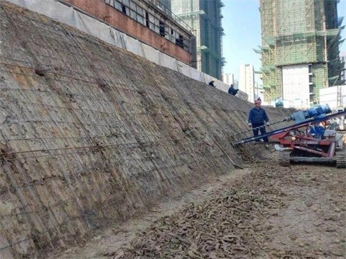 叠彩建筑边坡支护